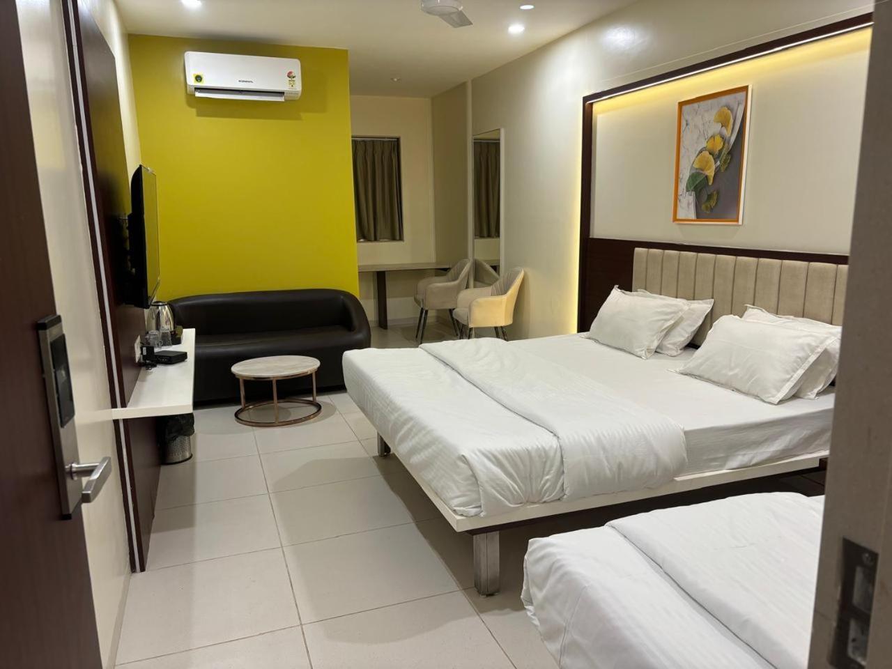 Hotel Haldi Nashik Exterior photo