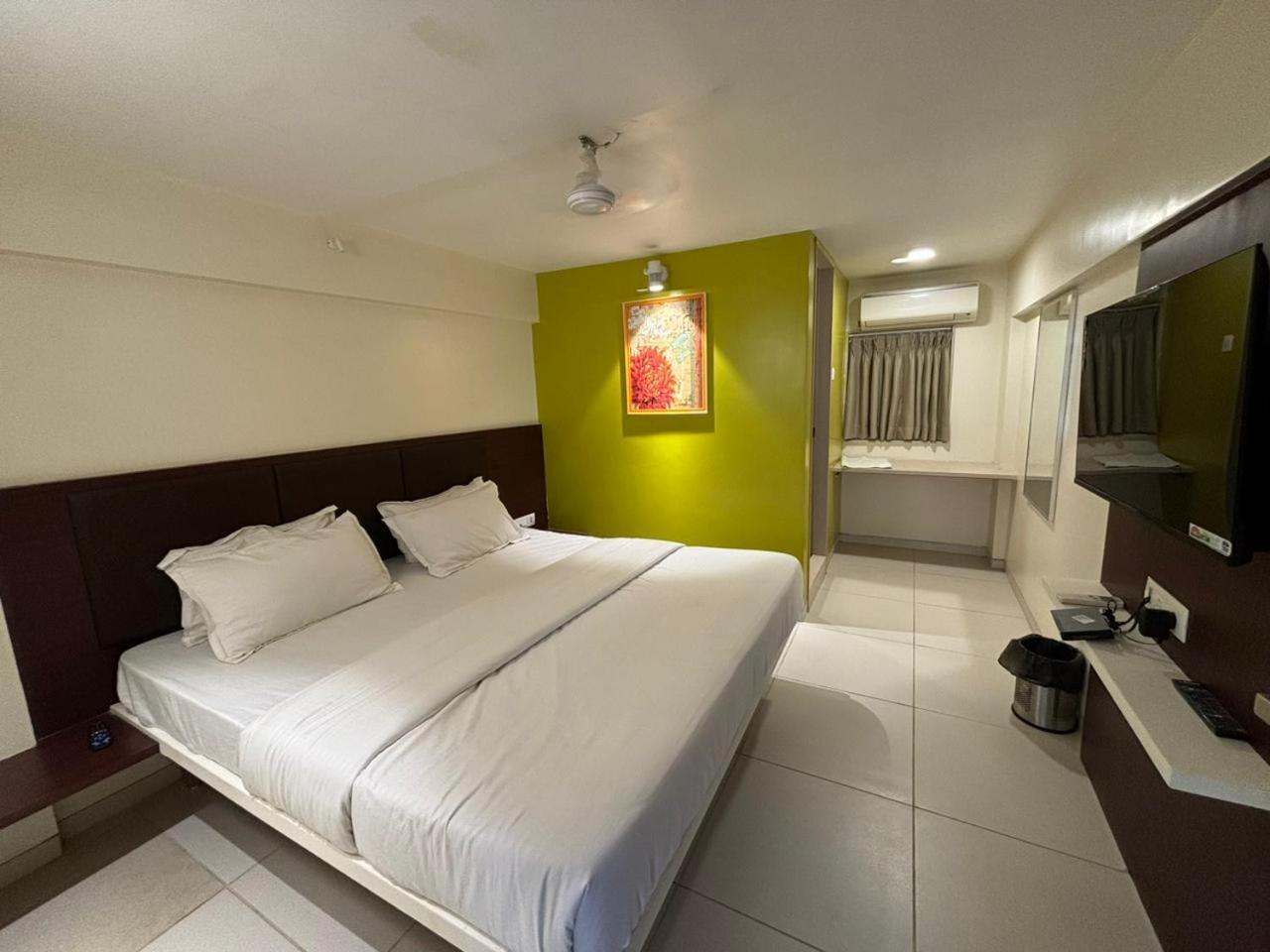 Hotel Haldi Nashik Exterior photo