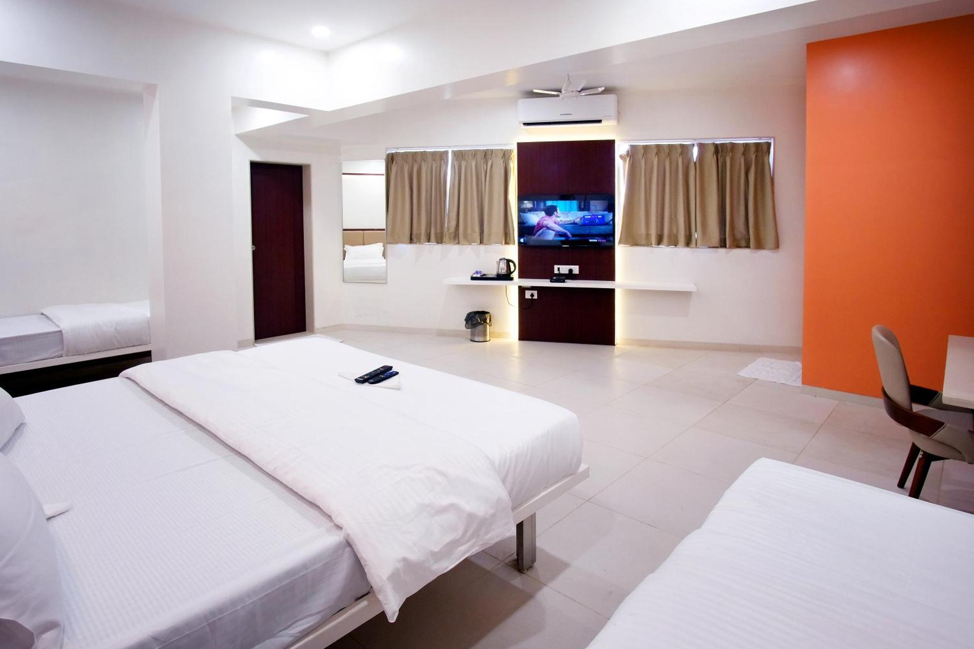 Hotel Haldi Nashik Exterior photo